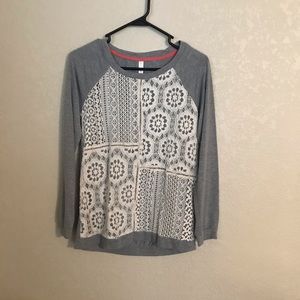 Xhilaration laced top